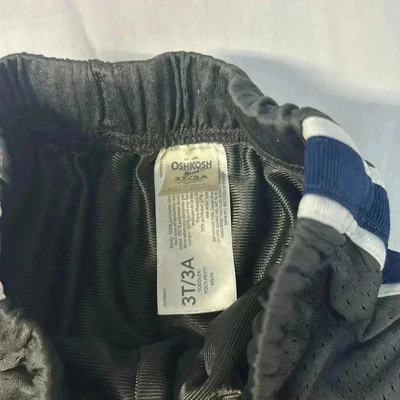 OshKosh B'gosh - Grey pull on sport shorts. Size 3 - Picture 2 of 3